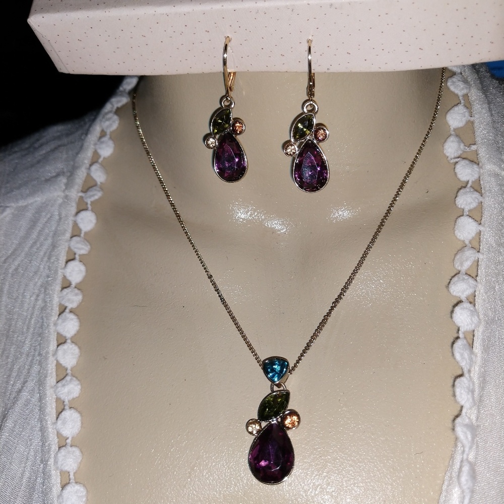 Earring and necklace set